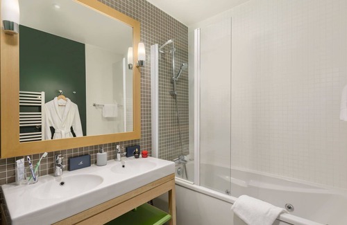 Chaumont-sur-Tharonne House | Lovely apartment in villa for 12 people with hot tub, pool, WIFI, TV, terrace and parking