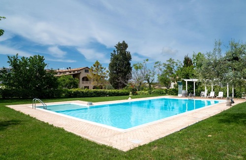 Citta Sant'Angelo Apartment | Lovely apartment for 4 people with pool, A/C, WIFI, TV, patio and pets allowed