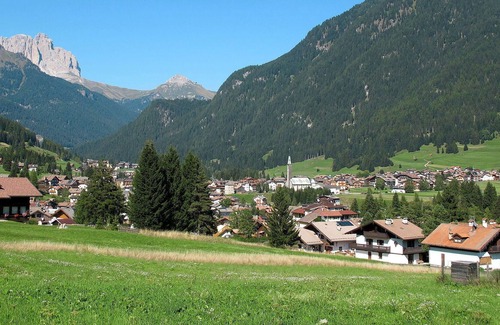 San Giovanni di Fassa Apartment | Lovely apartment for 9 guests with WIFI, TV, balcony, pets allowed and parking