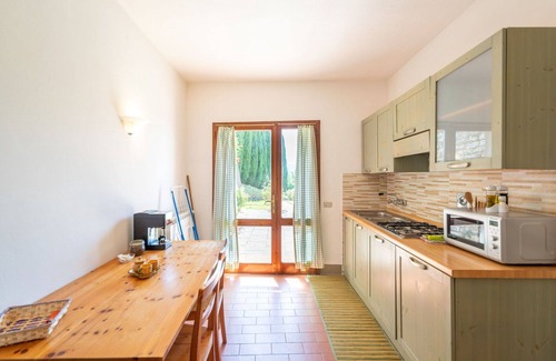 Montebonello Apartment | Lovely apartment for 4 people with WIFI, pool, A/C, TV, pets allowed and panoramic view