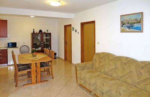Ravni Apartment | Lovely apartment for 4 guests with WIFI, A/C, TV and balcony