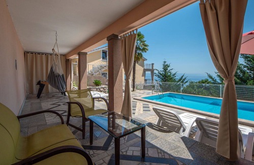 Tulisevica Apartment | Lovely apartment for 4 guests with A/C, pool, WIFI, TV, terrace and pets allowed
