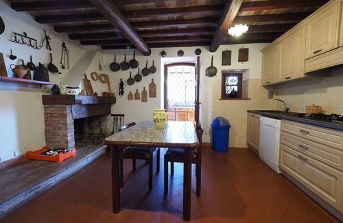 Volterra Apartment | Lovely apartment for 6 people with WIFI, pool and panoramic view, close to San Gimignano