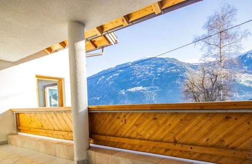 Wenns Apartment | Lovely apartment for 6 people with WIFI, TV, patio, pets allowed and parking