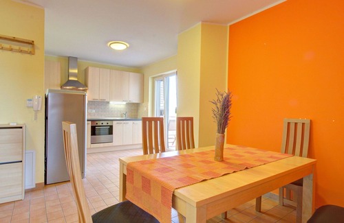 Truske Apartment | Lovely apartment for 6 people with WIFI, A/C, pool, balcony, pets allowed and panoramic view