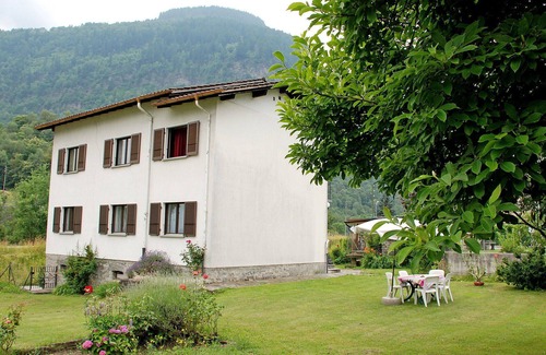 Chironico Apartment | Lovely apartment for 4 guests with WIFI, TV, balcony and panoramic view