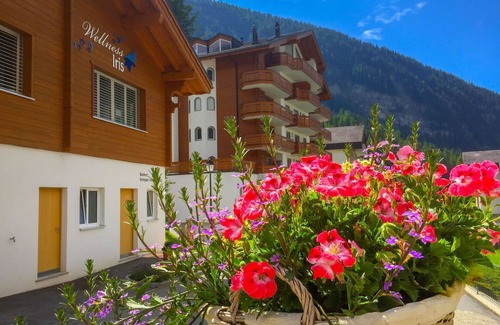 Leukerbad Apartment | Lovely apartment for 7 people with WIFI, hot tub, TV and balcony