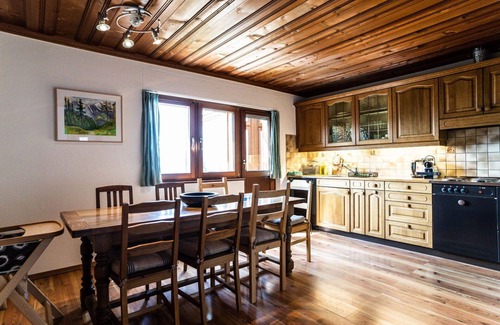 Riederalp Apartment | Lovely apartment for 8 people with WIFI, TV, balcony and pets allowed