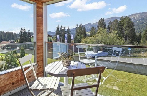 Valbella Apartment | Lovely apartment for 4 people with WIFI, TV and balcony