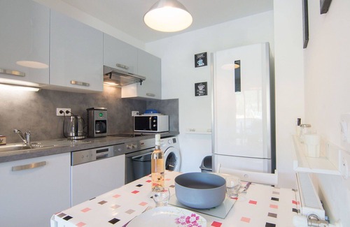 Carqueiranne Apartment | Lovely apartment for 2 guests with pool, A/C, WIFI, TV and terrace