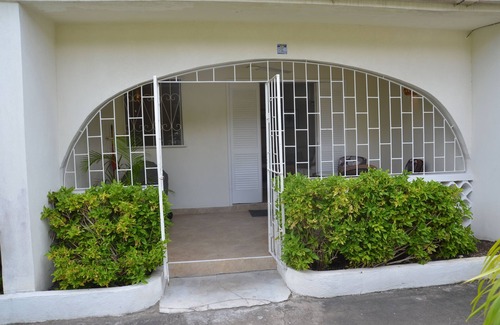Sunset Crest Apartment | Lovely Apartment Ideally Located Close to Platinum Beaches and High-End Shopping