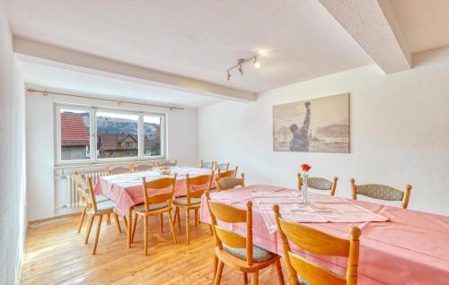 Oberweissenbrunn Apartment | Lovely Apartment In Bischofsheim With Wifi