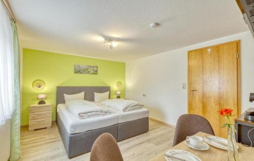 Oberweissenbrunn Apartment | Lovely Apartment In Bischofsheim With Wifi