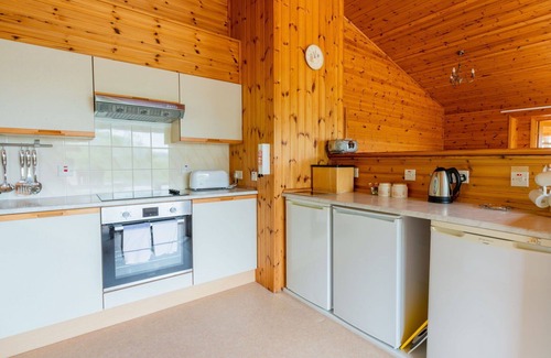 East Lewiston House | Lovely apartment in villa for 6 guests with WIFI, TV, patio and panoramic view