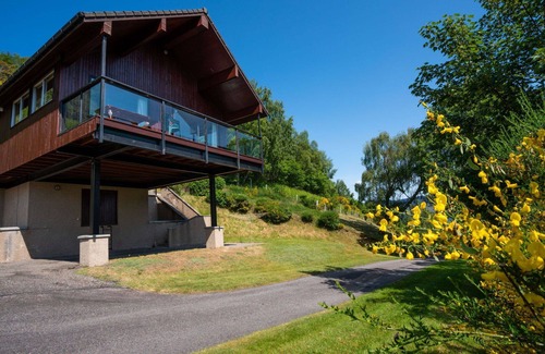 East Lewiston House | Lovely apartment in villa for 6 guests with WIFI, TV, patio and panoramic view