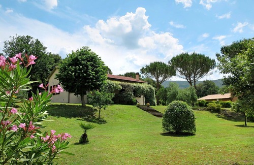 Montorsaio House | Lovely apartment in villa for 4 people with pool, WIFI, TV, patio and pets allowed