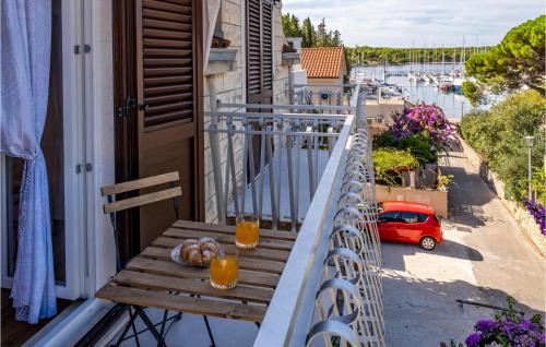 Cove Makarac (Milna) Apartment | Lovely Apartment In Milna With Wifi