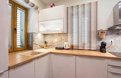 Sinj Apartment | Lovely apartment in Sinj with WiFi