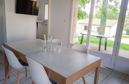 Prailles House | Lovely apartment in villa for 6 guests with pool, internet, TV, terrace and pets allowed