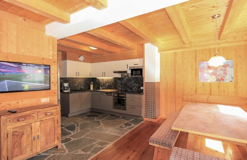 Juns House | Lovely apartment in villa for 9 guests with WIFI, TV and terrace