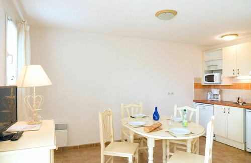 Homps House | Lovely apartment in villa with WIFI, pool, hot tub, TV, terrace, pets allowed and parking