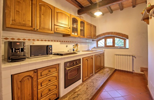 Montebonello Villa | Lovely apartment in villa for 6 guests with pool, WIFI, TV, veranda and pets allowed