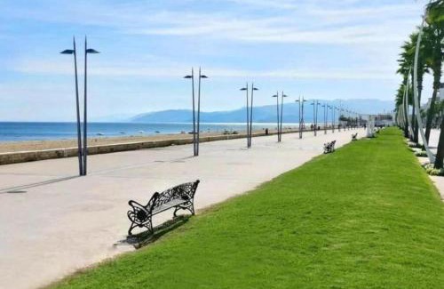 Miramar Apartment | Lovely Appart, terrace, opposite the beach