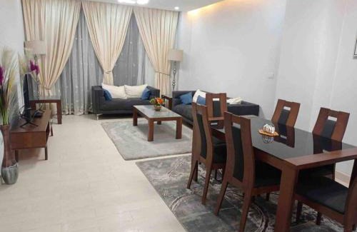 Kirkos Apartment | Lovely Apt 2bd 2ba+DSQ - walking dist to UN-ECA, Addis Ababa