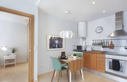 Sagunto Apartment | Lovely Beachside Apartment with Free Wifi and All Amenities