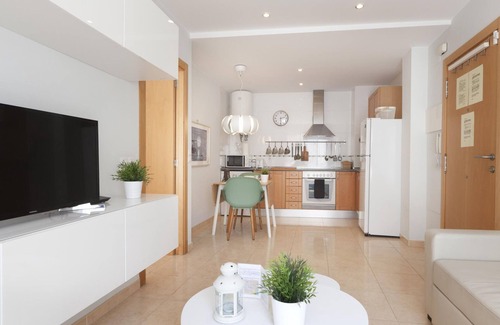 Sagunto Apartment | Lovely Beachside Apartment with Free Wifi and All Amenities