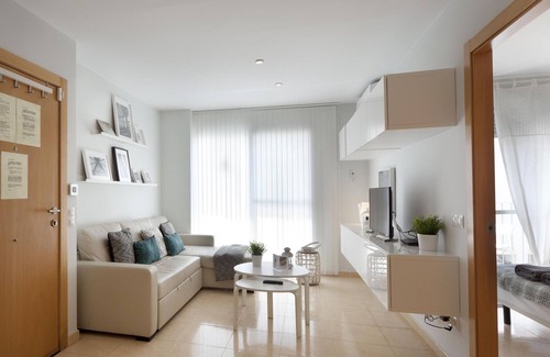 Sagunto Apartment | Lovely Beachside Apartment with Free Wifi and All Amenities