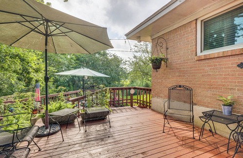 College Station Cottage | Lovely Bryan Home w/Deck - 4 Mi to Kyle Field!