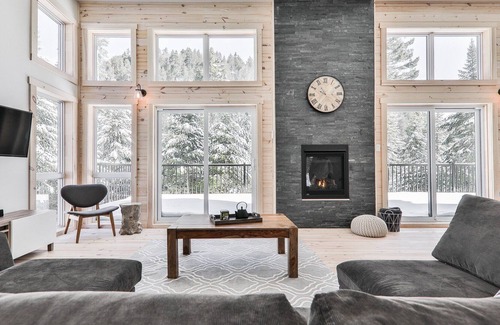 St-Adolphe-d'Howard Cottage | Lovely cottage next to a quiet lake