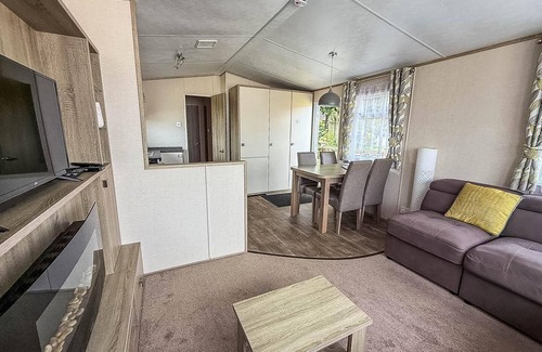 Corton House | Lovely caravan at Azure Seas nearby the beautiful beach ref 32038AZ