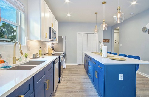 Historic Garderns Cottage | Lovely & Charming 4br/2.5ba Near Downtown's Prime