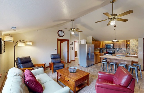 McMinnville Apartment | Lovely condo near downtown activities w/central AC, WiFi, & private washer/dryer