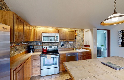 McMinnville Apartment | Lovely condo near downtown activities w/central AC, WiFi, & private washer/dryer