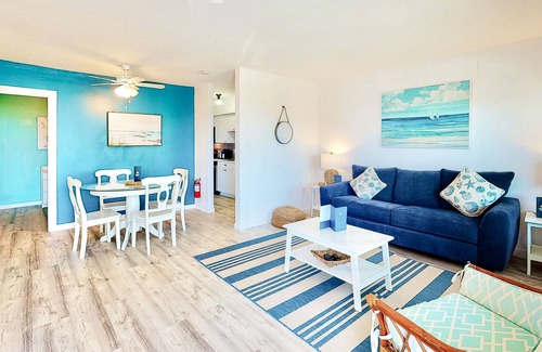 Crescent Beach Condo | Lovely condo with pool central AC, & direct beach access