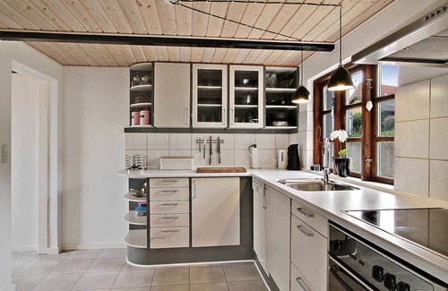 Tejn House | Lovely fishermans cottage with seaview