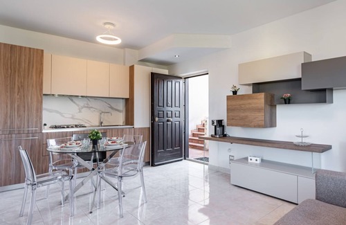 Aci Trezza Apartment | Lovely Flat with Balcony and Private Parking