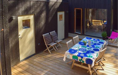 Borrby House | Lovely Home In Borrby With Kitchen