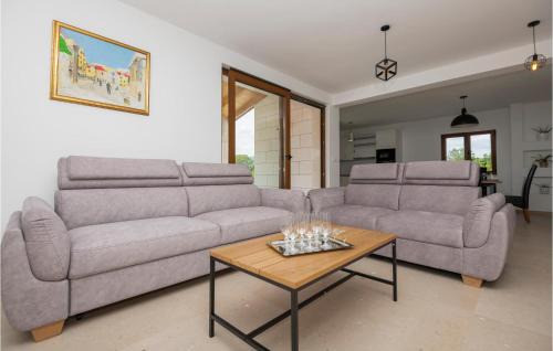 Donji Prolozac House | Lovely Home In Donji Prolozac