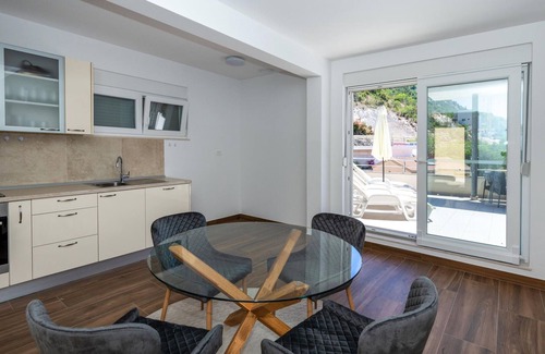 Duba House | Lovely home in Duba with WiFi