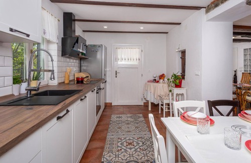 Senj House | Lovely home in Gornji Lopci with WiFi