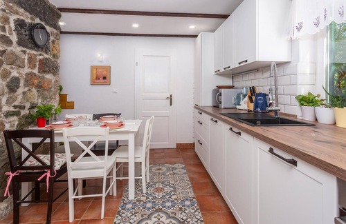 Senj House | Lovely home in Gornji Lopci with WiFi