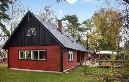 Hollviken House | Lovely Home In Höllviken With Kitchen