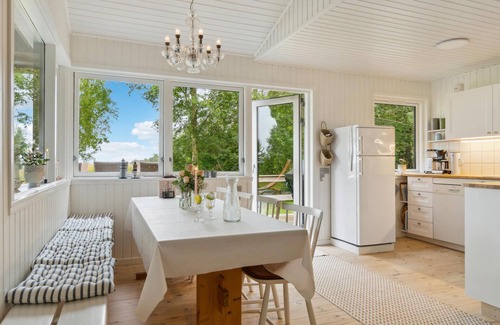 Helberskov Strand House | Lovely home in Hadsund with WiFi