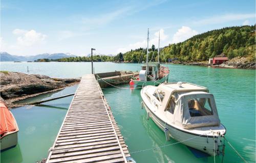 Hatlestrand House | Lovely Home In Hatlestrand With Kitchen