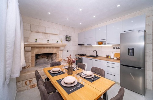 Praznica House | Lovely home in Pucisca - Praznica