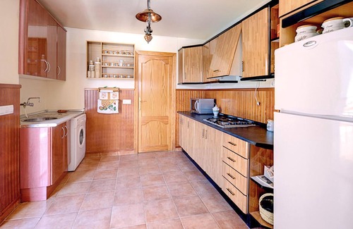 Iznajar House | Lovely home in Iznajar with WiFi